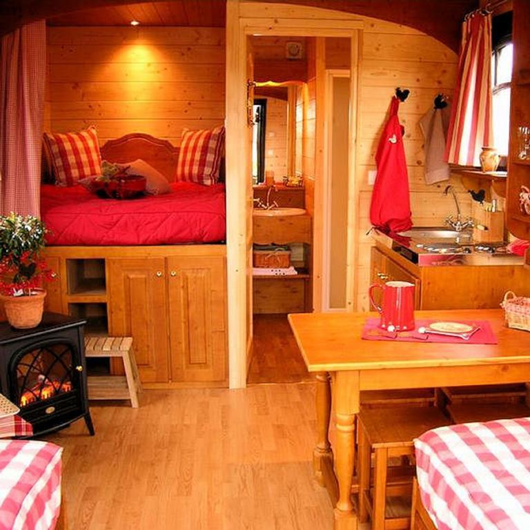 Gite Hotel Chambre D' Hotes Et Roulottes Et Du Ternois Saint-Pol-sur-Ternoise Room photo